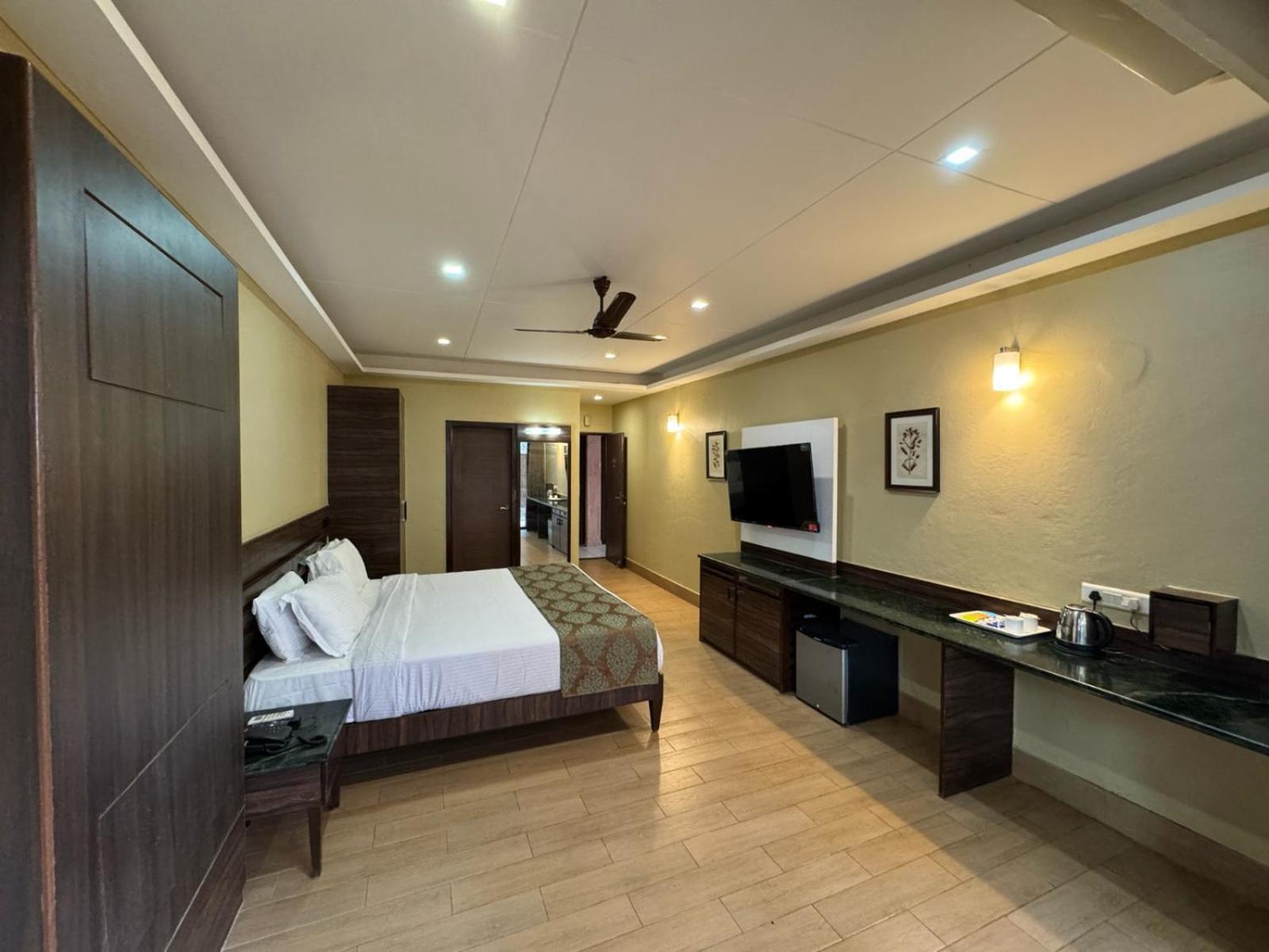 Upper Deck Resort - Stay And Relax At The Highest Peak Lonavala Ngoại thất bức ảnh