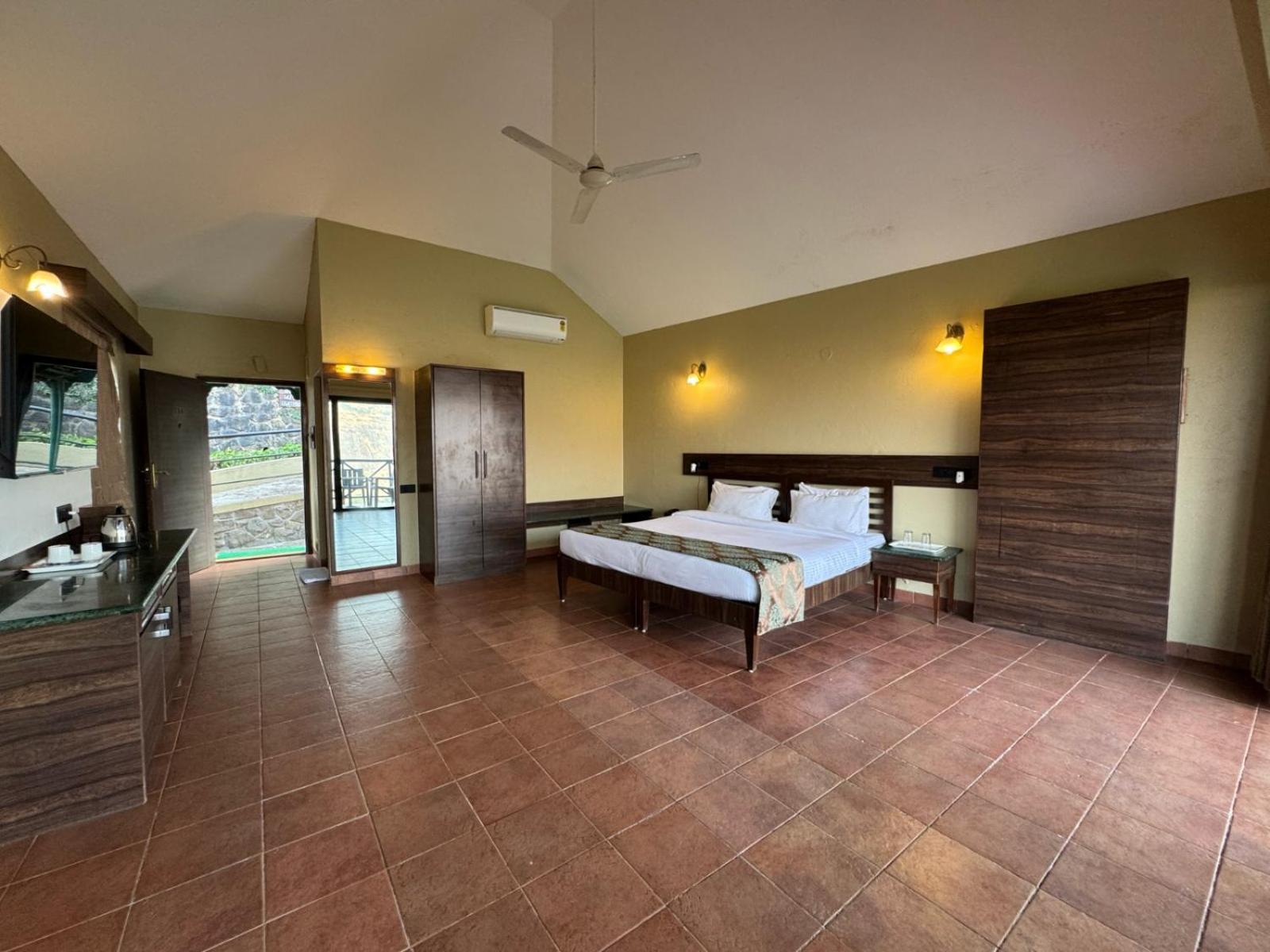 Upper Deck Resort - Stay And Relax At The Highest Peak Lonavala Ngoại thất bức ảnh
