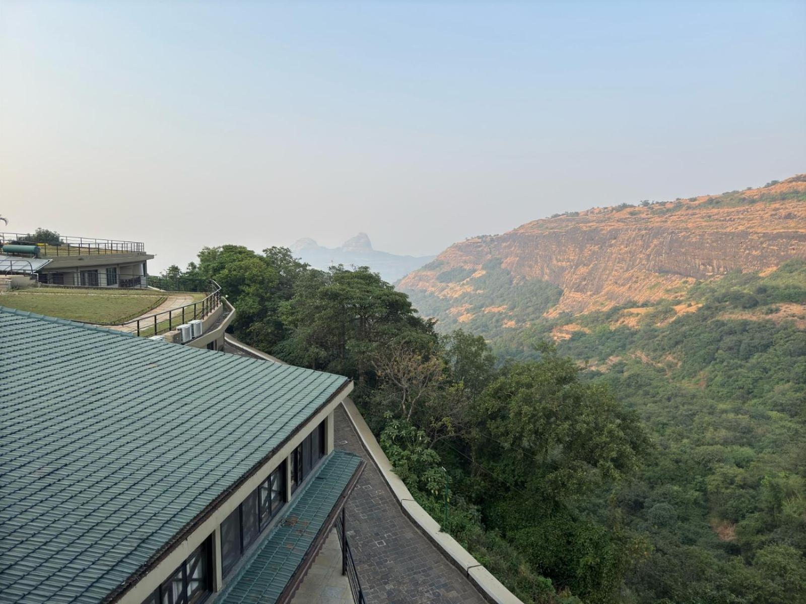 Upper Deck Resort - Stay And Relax At The Highest Peak Lonavala Ngoại thất bức ảnh