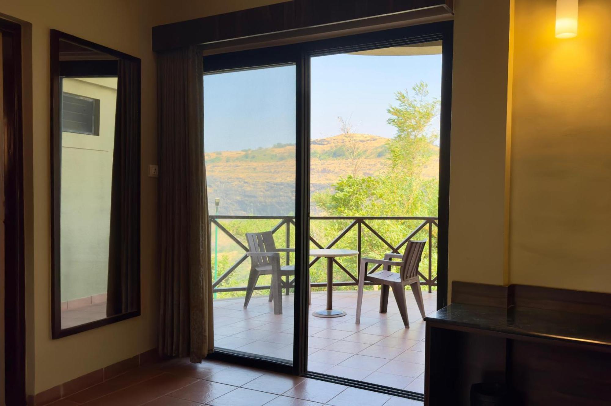 Upper Deck Resort - Stay And Relax At The Highest Peak Lonavala Ngoại thất bức ảnh
